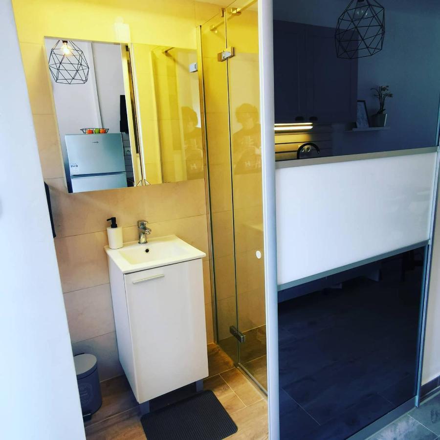 Apartment4Two - Studioapartment วีร์ ภายนอก รูปภาพ